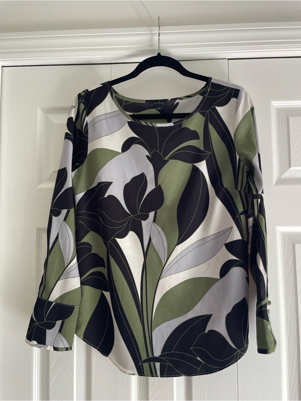 Ann Taylor Olive Green, Black & White Floral Long-Sleeve Blouse